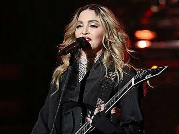 Buổi biểu diễn của nữ ca sỹ Madonna ở Singapore bị phản đối ảnh 1