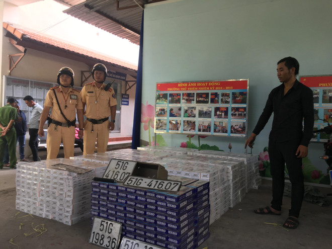 ​TP.HCM: Xe chở hàng lậu tự gây tai nạn ở đường hầm vượt sông Sài Gòn ảnh 1