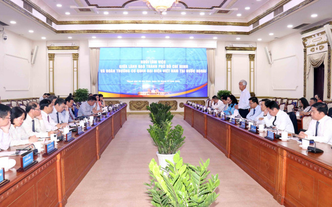 Quang cảnh buổi làm việc. (Ảnh: Xuân Khu/TTXVN) ttxvn_lanh_dao_thanh_pho_ho_chi_minh_tiep_doan_tan_truong_co_quan_dai_dien_viet_nam_2501-2.jpg