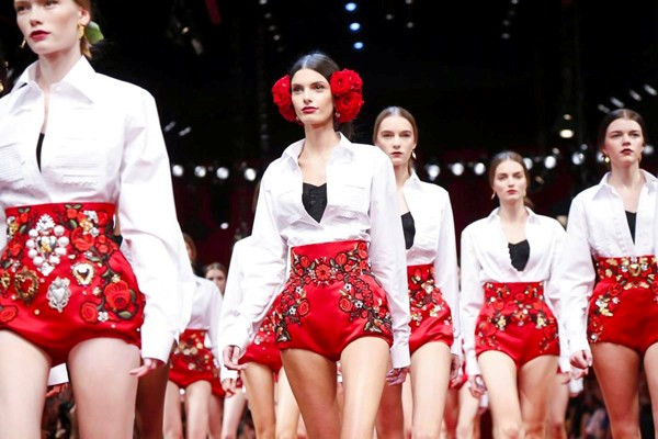 Tuần lễ Thời trang Milan: 5 bộ sưu tập khiến phái đẹp mê mẩn ảnh 1