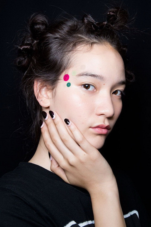 Những màu son đẹp mê hồn tại Tuần lễ Thời trang Milan ảnh 1