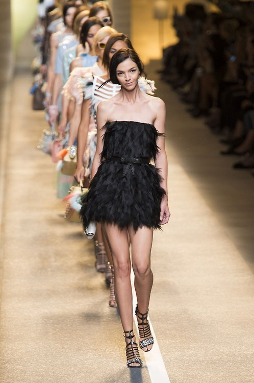 Tuần lễ Thời trang Milan: 5 bộ sưu tập khiến phái đẹp mê mẩn ảnh 16