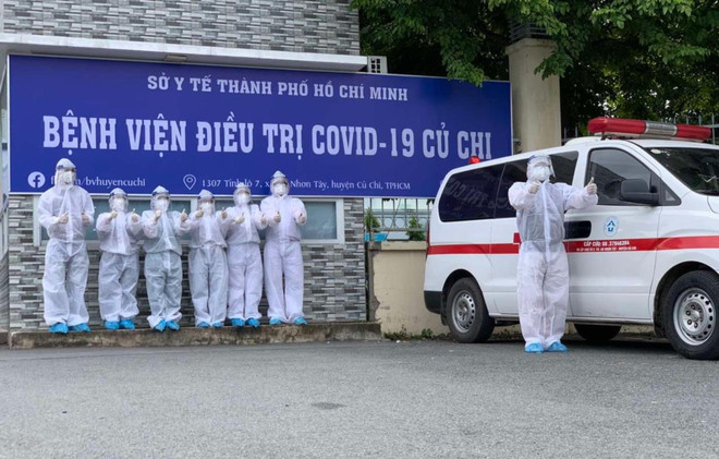 TP.HCM: Nhiều người khỏi COVID-19 tình nguyện ở lại hỗ trợ bệnh viện ảnh 1