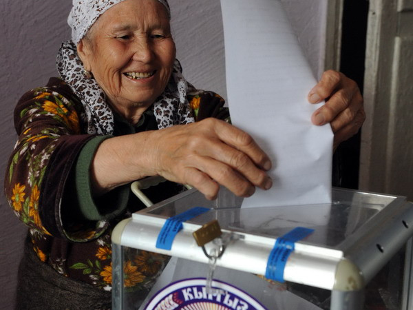 Ảnh minh họa. (Nguồn: AFP/TTXVN) Kyrgyzstan tiến hành trưng cầu ý dân về cải cách hiến pháp ảnh 1