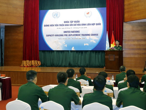 Bế giảng khóa tập huấn giảng viên tiền triển khai gìn giữ hòa bình ảnh 1