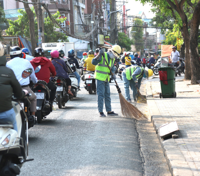 Xử phạt các hành vi xả rác qua camera: Cần cụ thể hóa quy định ảnh 2