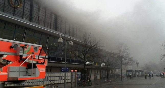 Đức: Một nhà ga ở Berlin phải sơ tán vì khói đen bao phủ ảnh 1