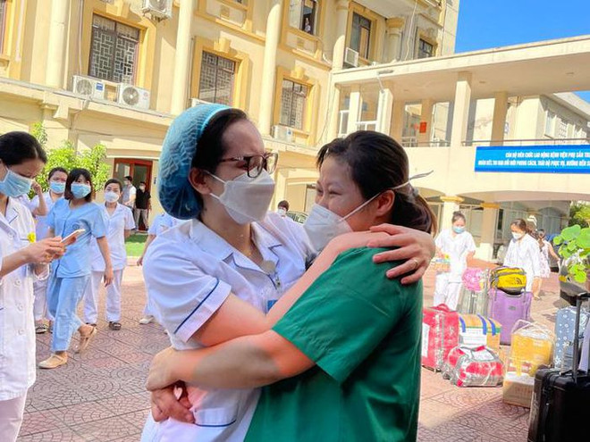 Các y, bác sỹ Bệnh viện Phụ sản TW lên đường hỗ trợ phòng, chống dịch ảnh 1