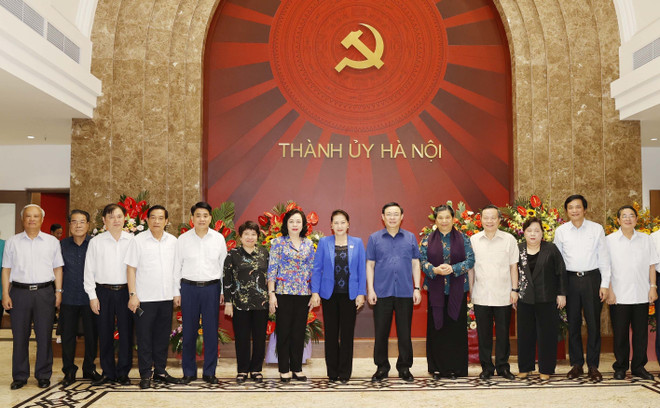 Chủ tịch Quốc hội Nguyễn Thị Kim Ngân và các đại biểu dự Hội nghị. (Ảnh: Trọng Đức/TTXVN) Chủ tịch Quốc hội: Dự thảo văn kiện của Hà Nội cần gắn với Luật Thủ đô ảnh 3