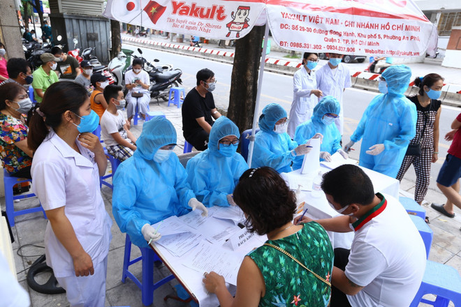 Nhiều người dân Hà Nội trở về từ Đà Nẵng mong mỏi được xét nghiệm sớm ảnh 2