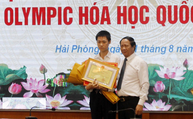 Hải Phòng: Trao thưởng học sinh giành Huy chương vàng Hóa học quốc tế ảnh 1