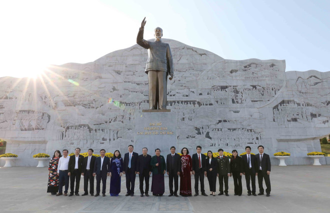 Gặp mặt kỷ niệm 75 năm Ngày tổng tuyển cử đầu tiên tại Sơn La ảnh 2