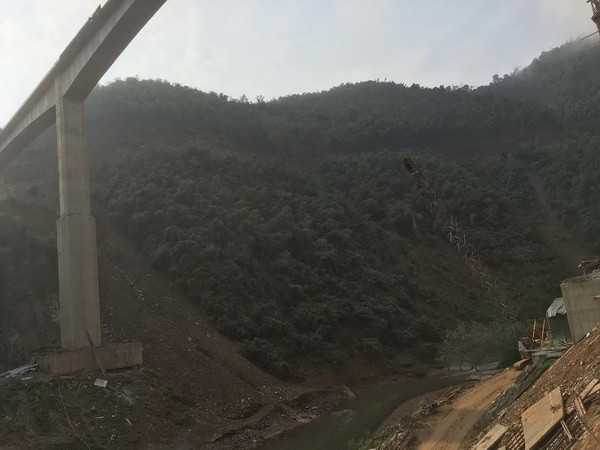 Vụ sập giàn giáo làm 4 người chết: Do thiết bị kém chất lượng ảnh 1