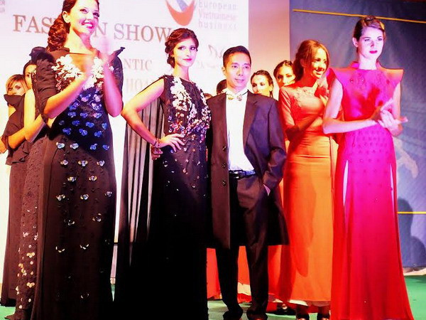 Trình diễn bộ sưu tập mới của hai nhà thiết kế Việt tại Italy ảnh 1