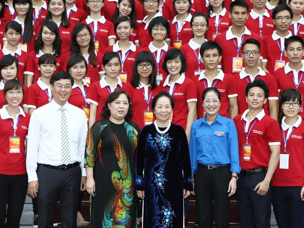 Phó Chủ tịch nước gặp các thủ khoa tốt nghiệp Đại học xuất sắc ảnh 1