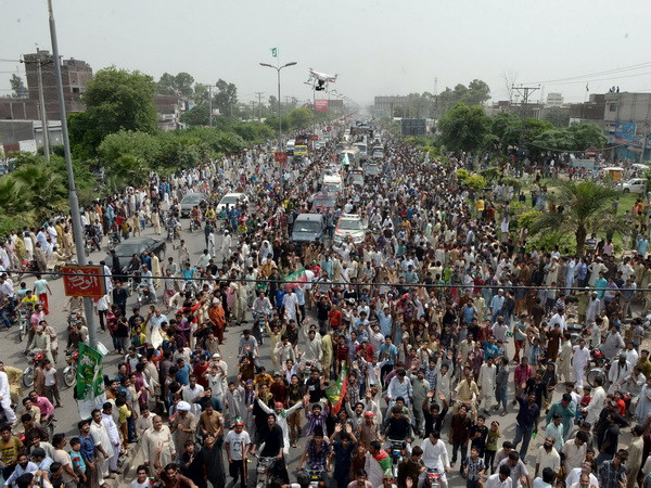 Đảng PTI đối lập tuyên bố rút khỏi quốc hội của Pakistan ảnh 1