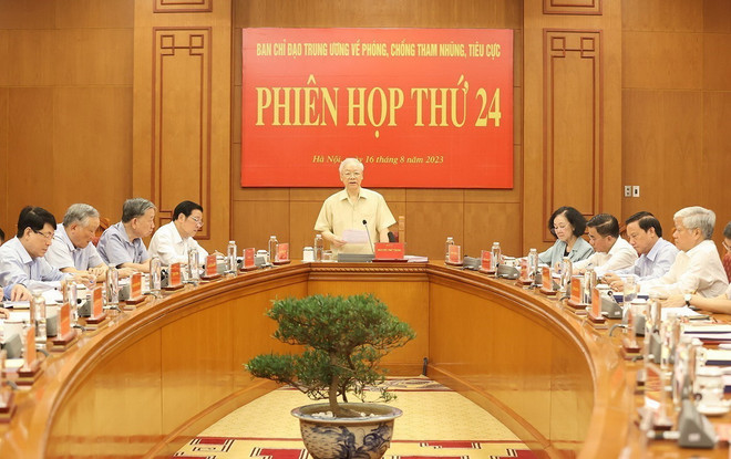 Tổng Bí thư Nguyễn Phú Trọng, Trưởng Ban Chỉ đạo Trung ương về phòng, chống tham nhũng, tiêu cực chủ trì Phiên họp thứ 24 của Ban Chỉ đạo (Hà Nội, 16/8/2023). (Ảnh: Trí Dũng/TTXVN) ttxvn_tong bi thu hoi nghi chong tham nhung.jpg