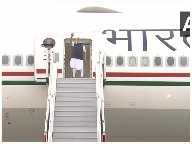 Thủ tướng Ấn Độ Narendra Modi đã lên đường thăm chính thức Pháp và UAE. (Nguồn: ANI Twitter) Thủ tướng Ấn Độ Narendra Modi thăm chính thức Pháp và UAE ảnh 1