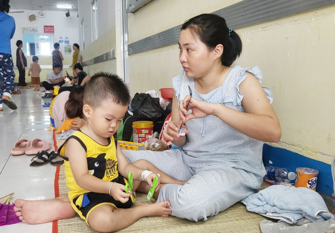 TP.HCM quyết liệt kìm đà tăng của sốt xuất huyết và tay chân miệng ảnh 2