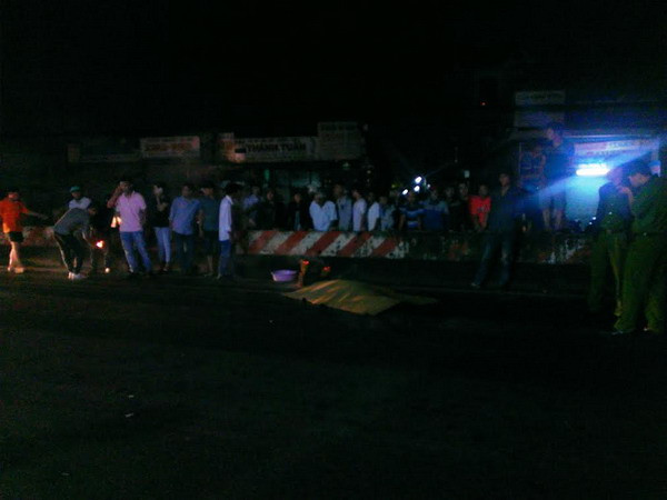 Đi đám cưới về, 2 thanh niên chết thảm do đâm phải cột điện ảnh 1