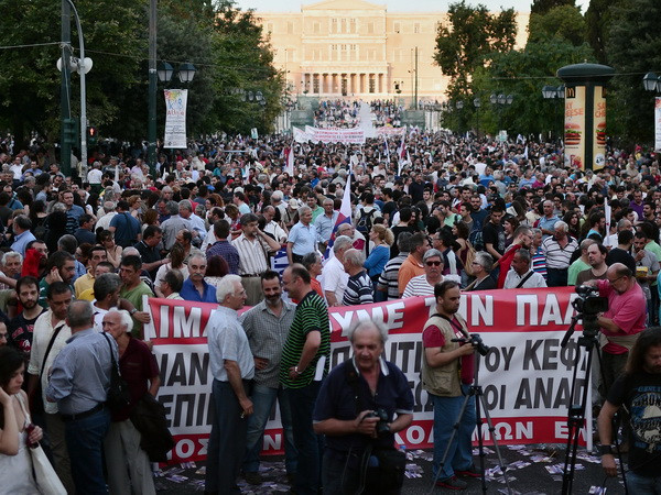 ECB hoãn giải ngân cho Hy Lạp vì lo ngại nước này rời khỏi EU ảnh 1