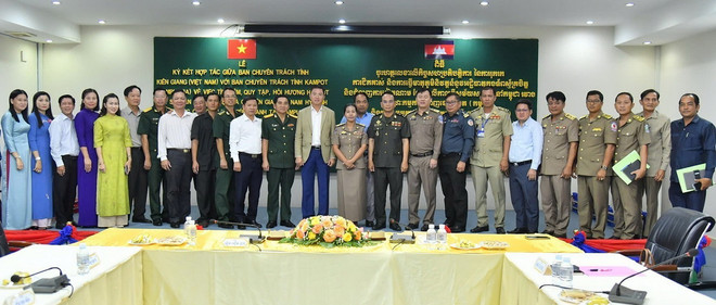 ttxvn le_ky_ket_hop_tac_tim_kiem_quy_tap_hoi_huong_hai_cot_liet_si_hy_sinh_tai_campuchia3_resize.jpg