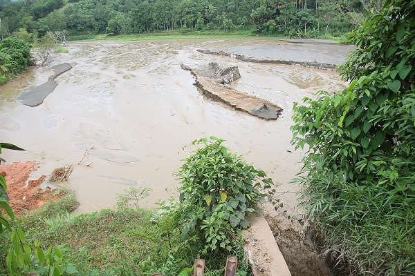 Yên Bái: Mỏ quặng sắt làng Mỵ xả nước thải thẳng ra môi trường ảnh 1