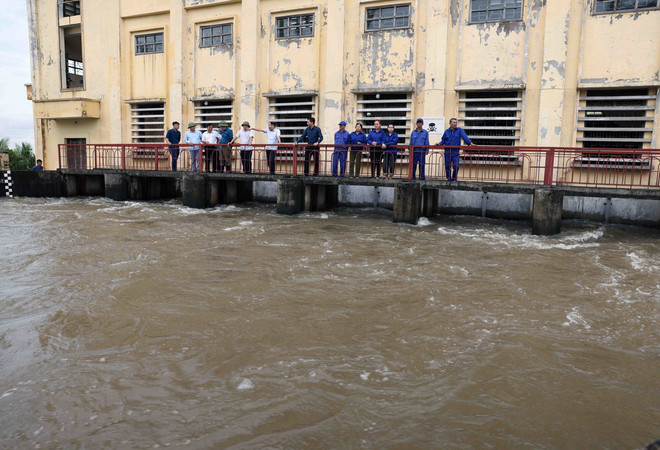 ttxvn _kiem_tra_cong_tac_tieu_ung_sau_bao_so_3_tai_hai_duong2.jpg