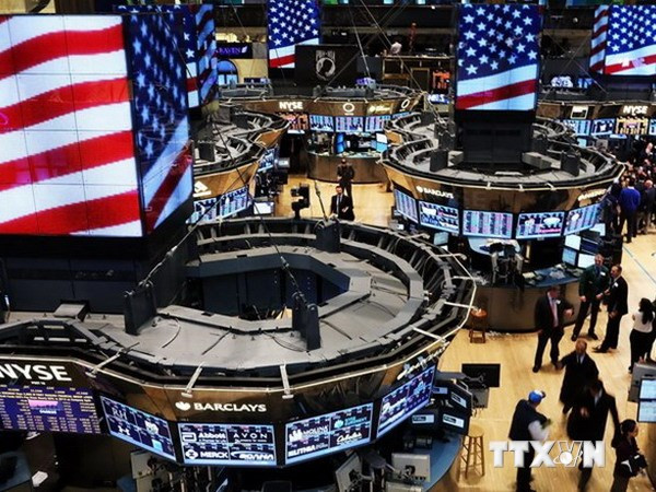 Phố Wall vẫn tăng điểm bất chấp GDP quý 1 của Mỹ suy giảm ảnh 1