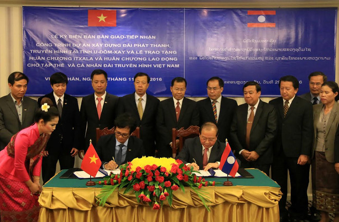 Việt Nam bàn giao cho Lào Đài Phát thanh-Truyền hình tỉnh Udomsay ảnh 3