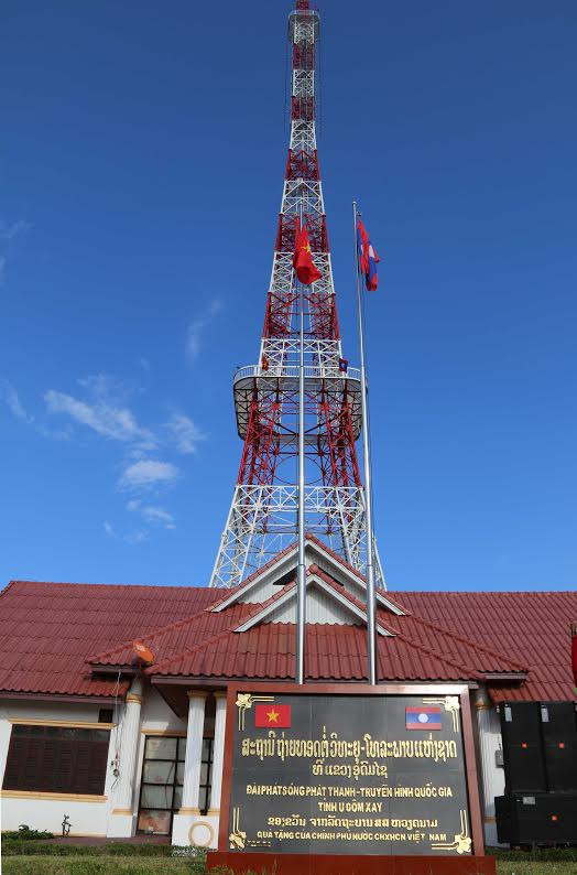 Việt Nam bàn giao cho Lào Đài Phát thanh-Truyền hình tỉnh Udomsay ảnh 4