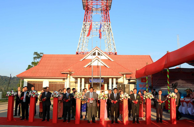 Việt Nam bàn giao cho Lào Đài Phát thanh-Truyền hình tỉnh Udomsay ảnh 1