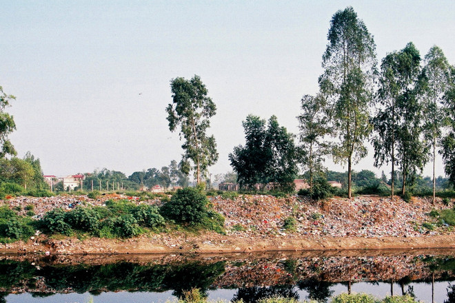 Báo động ô nhiễm trầm trọng nguồn nước sông tại Hà Nội ảnh 1