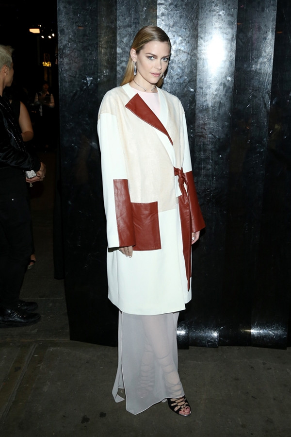 Dàn sao "đổ bộ" hàng ghế đầu tại Tuần lễ Thời trang New York ảnh 12