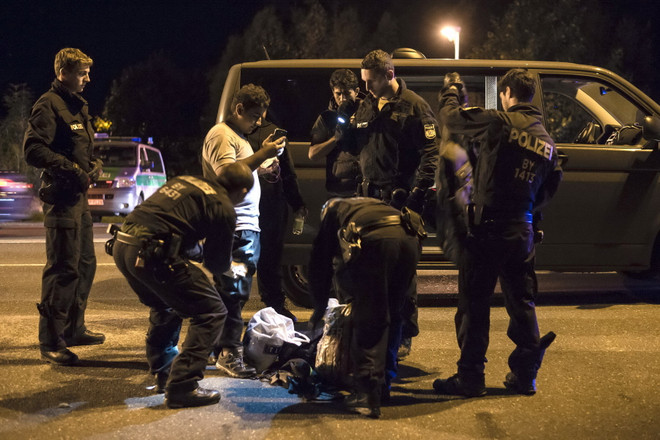 Đức siết chặt kiểm soát biên giới với Áo để hạn chế người tị nạn ảnh 1