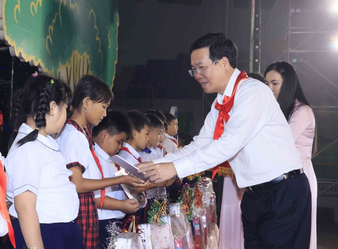 Chủ tịch nước dự Đêm hội trăng rằm-Lồng đèn thắp sáng ước mơ ảnh 2