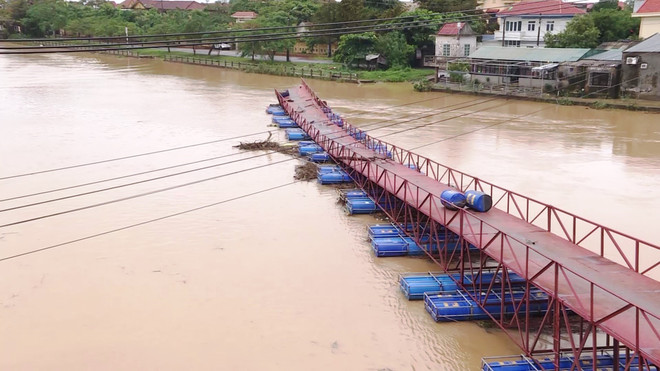 Mưa lũ gây ngập lụt, sạt lở ở các tỉnh Quảng Bình, Quảng Nam ảnh 1