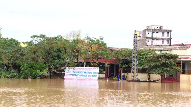 Mưa lũ gây ngập lụt, sạt lở ở các tỉnh Quảng Bình, Quảng Nam ảnh 2