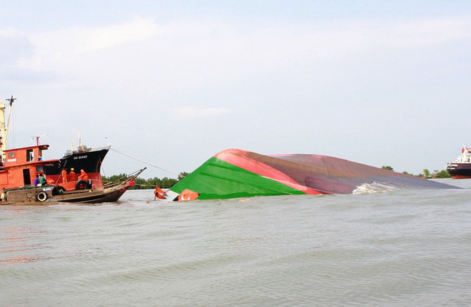TP Hồ Chí Minh: Tai nạn đường thủy nghiêm trọng, một sà lan bị chìm ảnh 1