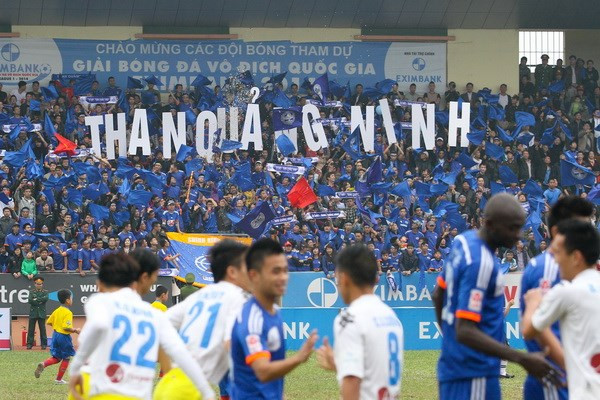 Than Quảng Ninh thắng kịch tính trong ngày CĐV "đình công" ảnh 1