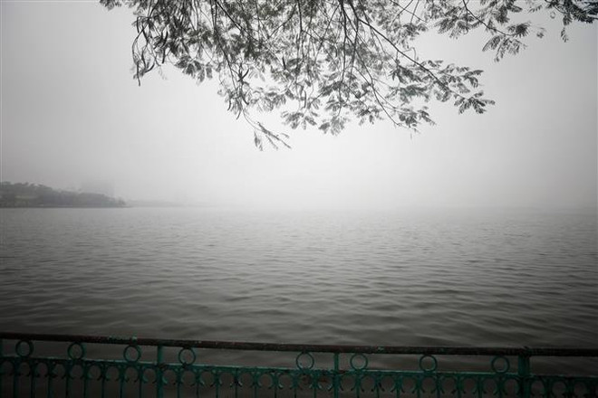 Hà Nội nỗ lực giảm thiểu ô nhiễm môi trường nước hồ Tây ảnh 1