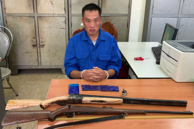 Sơn La: Bắt đối tượng mang 2 khẩu súng và hơn 600 viên ma túy tổng hợp ảnh 1
