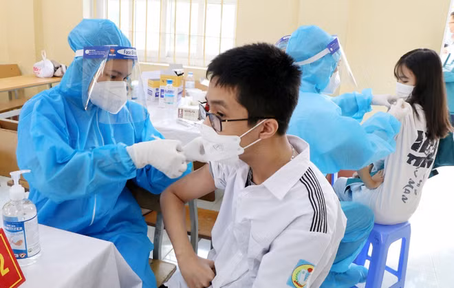 Phú Thọ: Gần 60% trẻ từ 12-17 tuổi được tiêm vaccine phòng COVID-19 ảnh 1