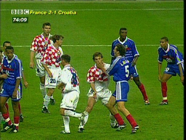 Điểm danh những cầu thủ “tàn nhẫn” nhất trong lịch sử World Cup ảnh 3