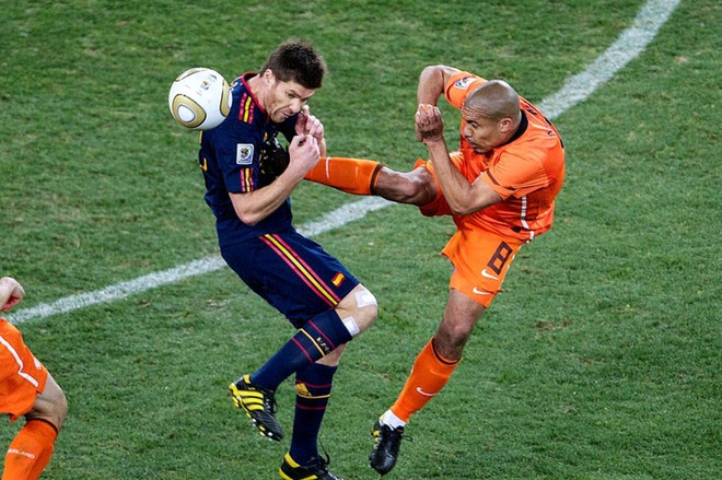 Điểm danh những cầu thủ “tàn nhẫn” nhất trong lịch sử World Cup ảnh 7