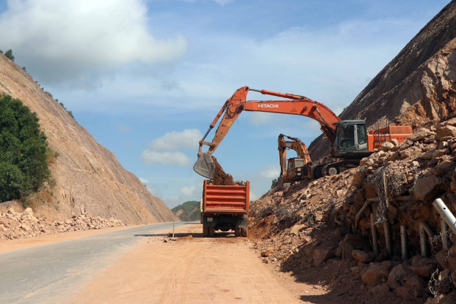 Hoàn thành xử lý sạt trượt trên cao tốc Cam Lộ-La Sơn trước mùa mưa ảnh 1