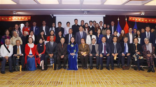 Phó Chủ tịch nước Võ Thị Ánh Xuân gặp gỡ cộng đồng người Việt tại Pháp ảnh 2