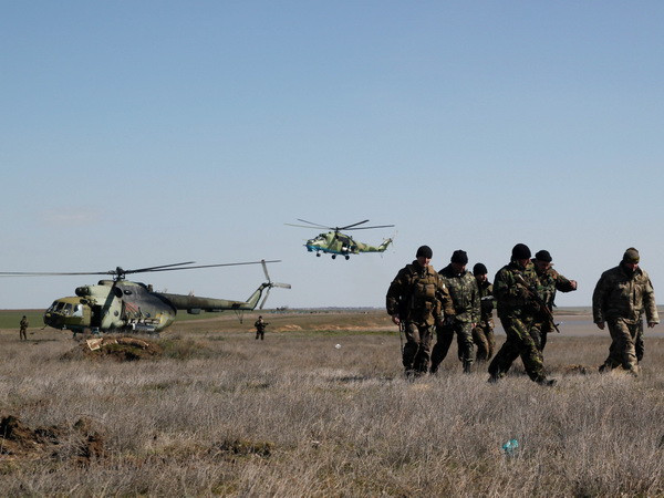 Máy bay của ứng cử viên tổng thống Ukraine bị chặn ảnh 1