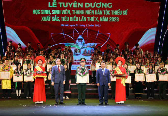 ttxvn-le-tuyen-duong-hoc-sinh-sinh-vien-thanh-nien-dan-toc-thieu-so-3-5788.jpg