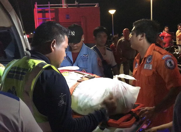 Huy động trực thăng, thợ lặn tìm kiếm nạn nhân vụ chìm tàu Phuket ảnh 1